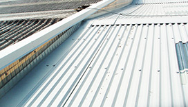 Rimozione vetusta copertura in Eternit e realizzazione copertura in acciaio zincato preverniciato