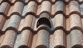 Particolare ventilazione sottotegola